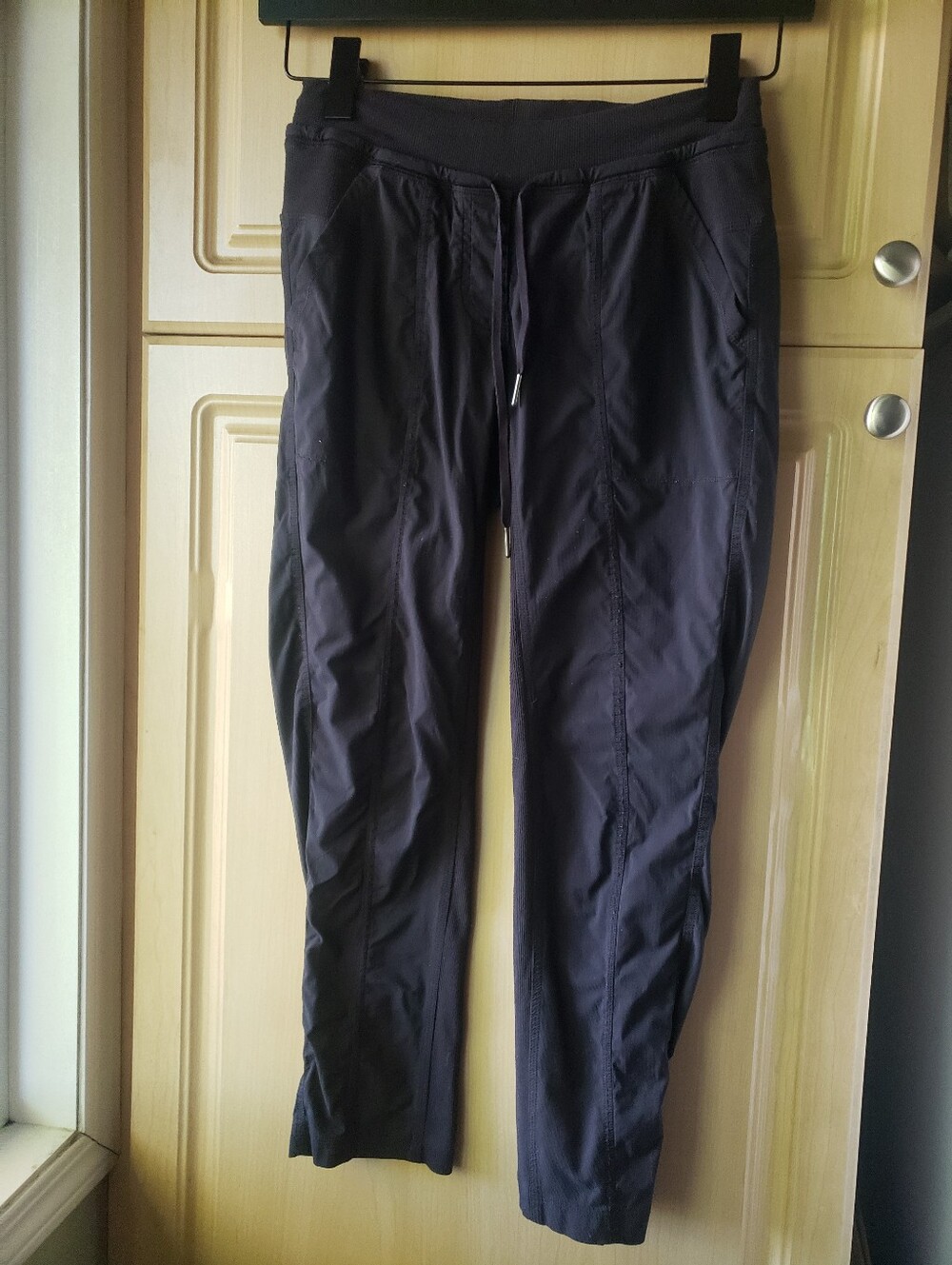 lululemon Women's Black Drawstring Jogger Pants Pockets